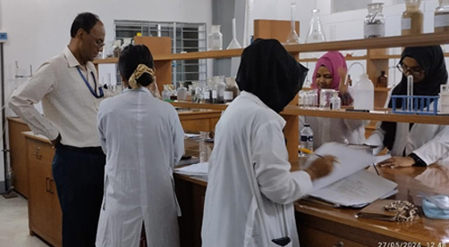 Pharmacognosy and Phytochemistry Lab